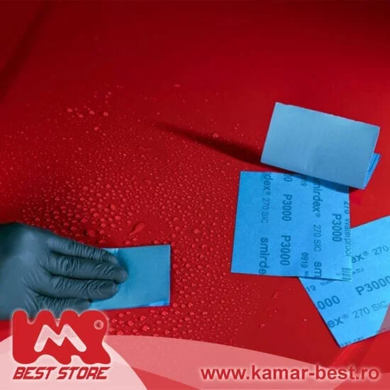 Seria 270 constă din hârtie abrazivă rezistentă la apă de înaltă calitate. Avand in vedere industria de reparatii caroserii auto, este potrivita pentru slefuirea umeda a suprafetelor lacuite, intre straturi. Granulele de carbură de siliciu oferă rezultate excelente de finisare, iar hârtia flexibilă - cu conținut de latex de 30% - permite șlefuirea suprafețelor greu accesibile. Este foarte recomandat pentru îndepărtarea defectelor de coajă de portocală și pentru repararea petelor. Calitatea supremă a micro granulelor este vizibilă la șlefuirea suprafețelor lacuite, unde calitatea și rugozitatea suprafeței tratate are o mare uniformitate. Este, de asemenea, ideal pentru curățarea și restaurarea farurilor neclare ale mașinii.